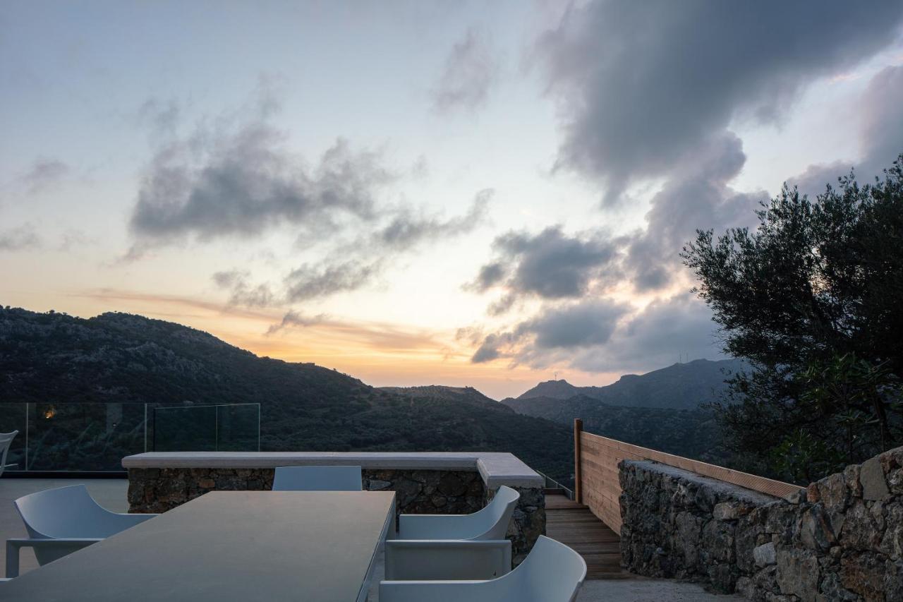 Anasa Villa *
